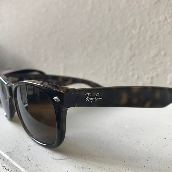 Ray-Ban Wayfarer Sunglasses + Case - Picture 1 of 7
